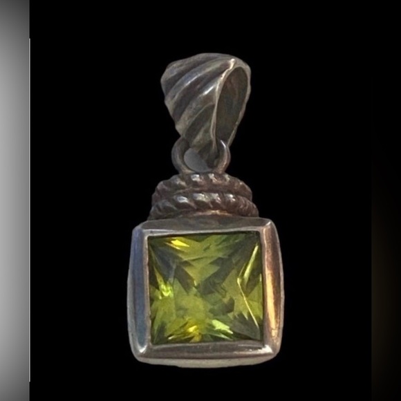 Jewelry - 🎩 Sterling Silver Peridot Pendant #2845